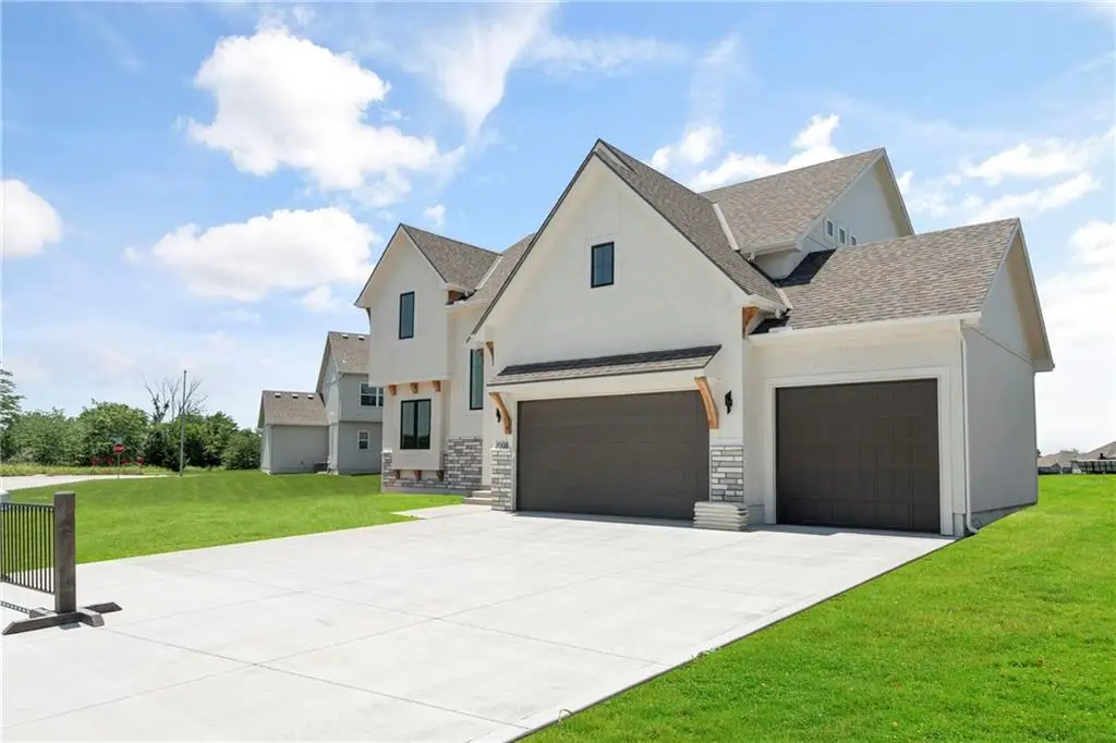 2008 NE Bluestone Drive, Lees Summit, MO 64064 - #1
