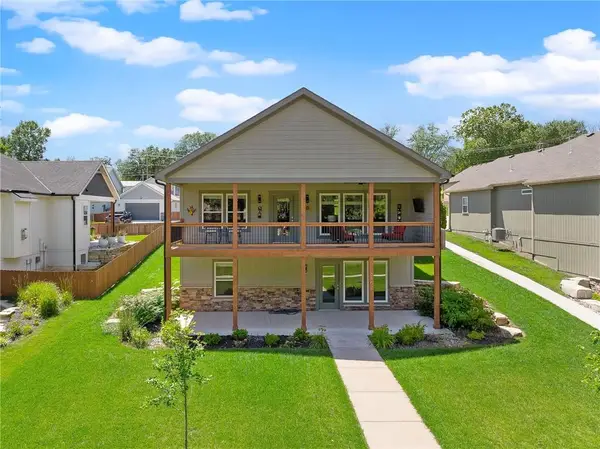 8462 Peoria Street, De Soto, KS 66018