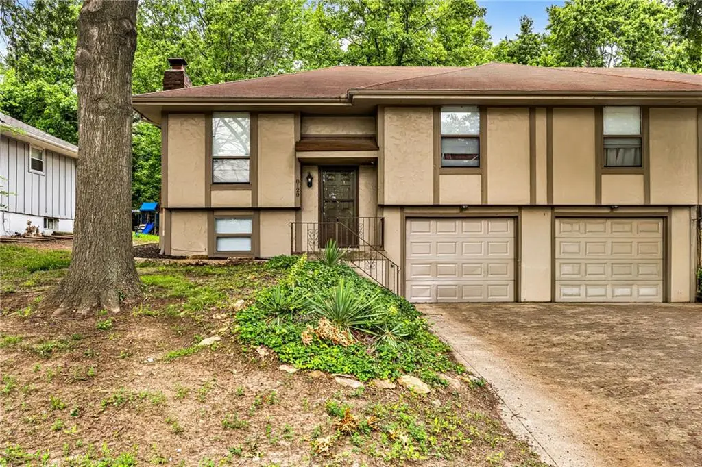 8120-8122 N Stoddard Avenue, Kansas City, MO 64152 - #1