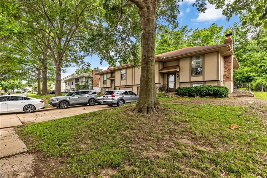 8120-8122 N Stoddard Avenue, Kansas City, MO 64152 - #3