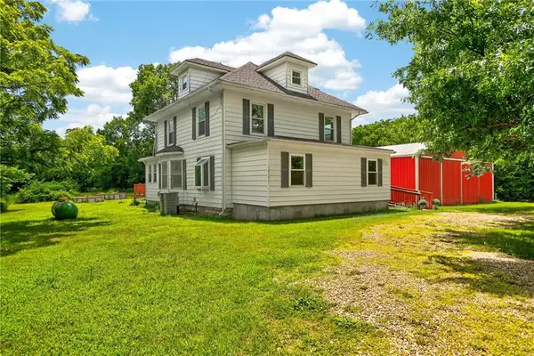 13151 62nd Street, Oskaloosa, KS 66066