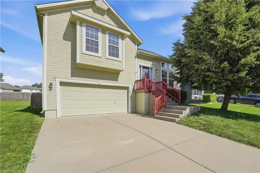 12208 N Shannon Avenue, Kansas City, MO 64163 - #2