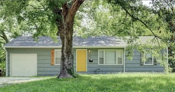 10109 Hillcrest Road, Kansas City, MO 64134