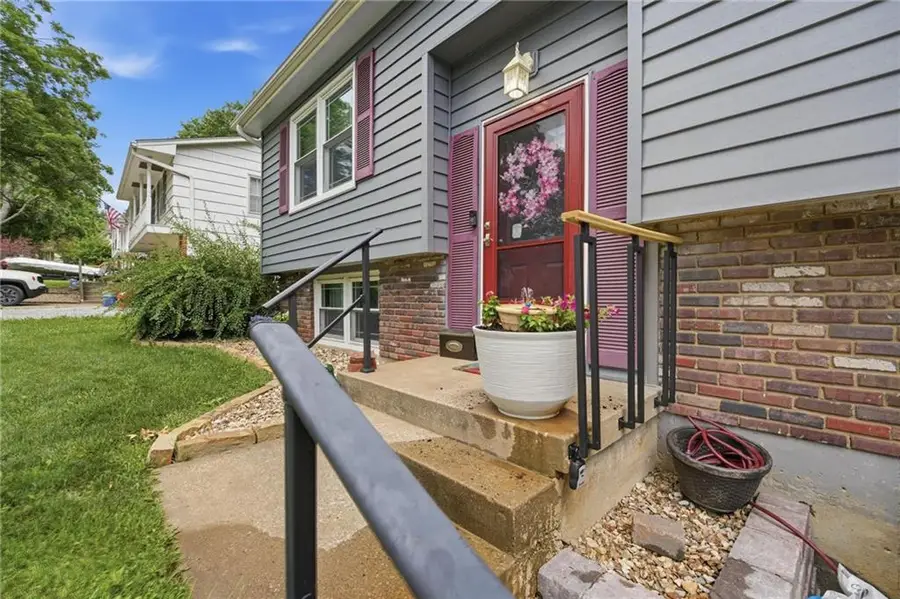 5243 Delaware Drive, Kansas City, MO 64133 - #2