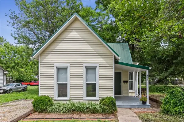 713 S Sycamore Street, Ottawa, KS 66067