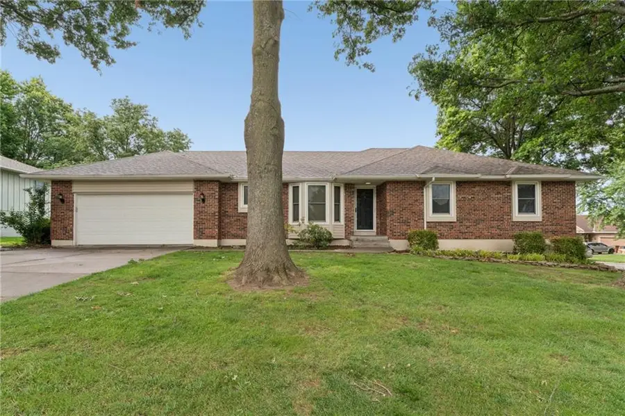 617 W Maple Street, Raymore, MO 64083 - #2