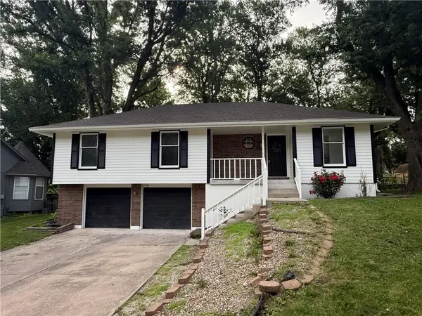 2424 NW Leann Drive, Blue Springs, MO 64014