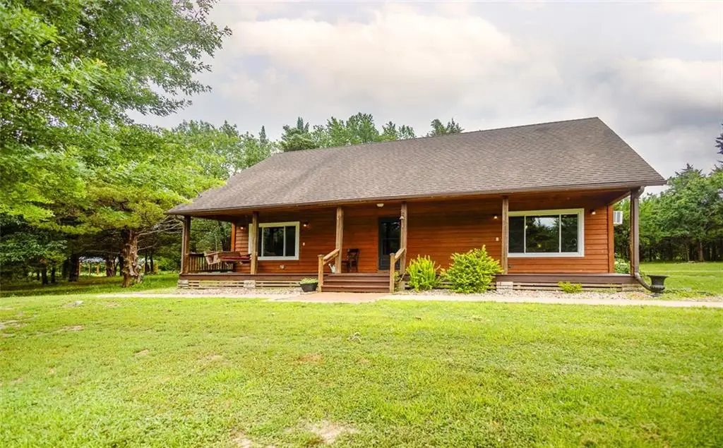 28784 E 1300 Road, Garnett, KS 66032 - #1