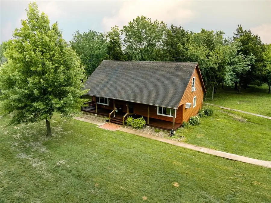 28784 E 1300 Road, Garnett, KS 66032 - #2