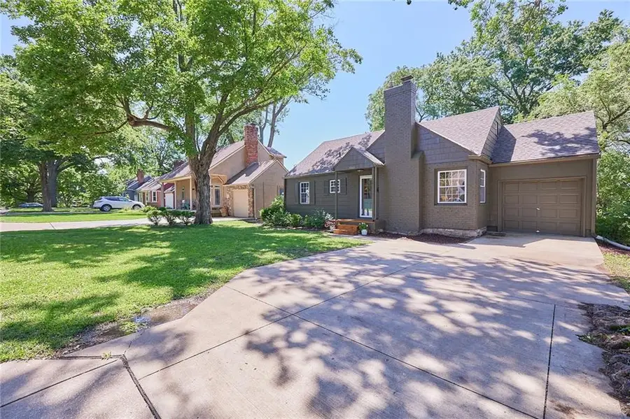 4203 W 53rd Terrace, Roeland Park, KS 66205 - #2