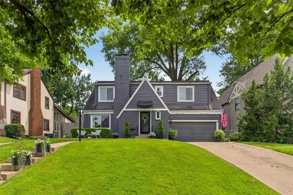 127 W 69th Street, Kansas City, MO 64113 - #1