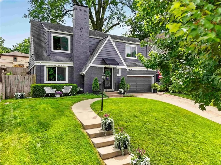 127 W 69th Street, Kansas City, MO 64113 - #2
