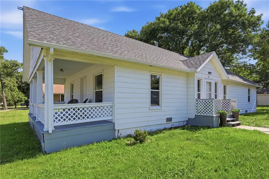 821 W 10th Street, Ottawa, KS 66067 - #2