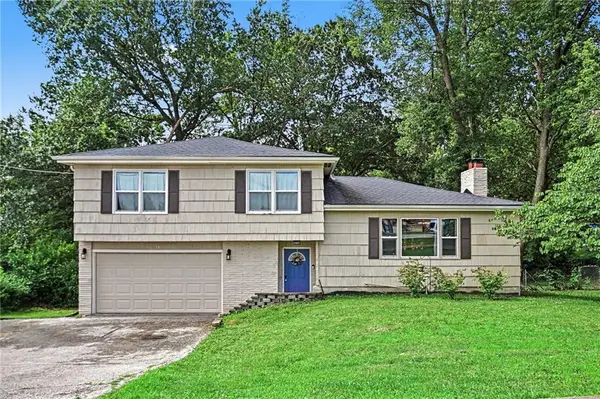 13 NW Englewood Court, Kansas City, MO 64118