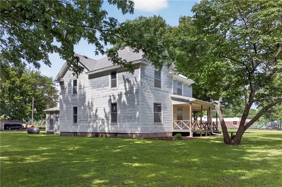 406 N Center Avenue, Parker, KS 66072 - #2