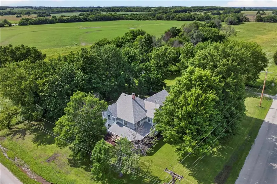 406 N Center Avenue, Parker, KS 66072 - #3