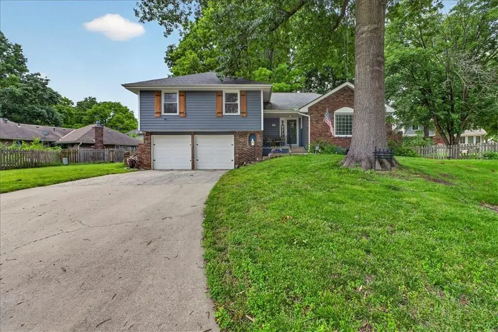 213 NE Country Lane Court, Lees Summit, MO 64086 - #1