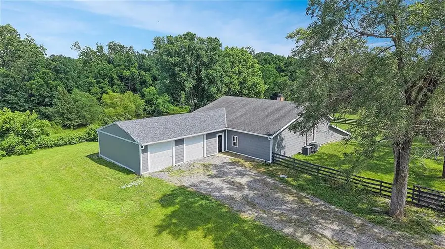 5318 S Stillhouse Road, Oak Grove, MO 64075 - #3