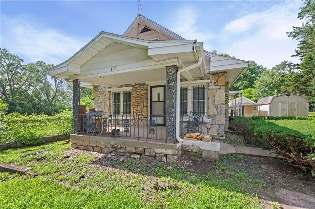 717 E Kansas Avenue, Independence, MO 64050 - #1