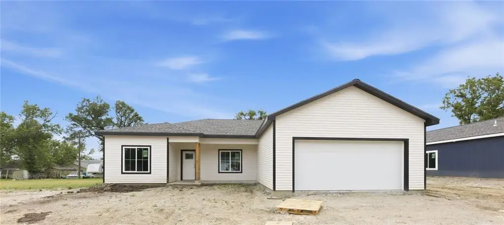 920 5th Street Terrace, Osawatomie, KS 66064 - #1