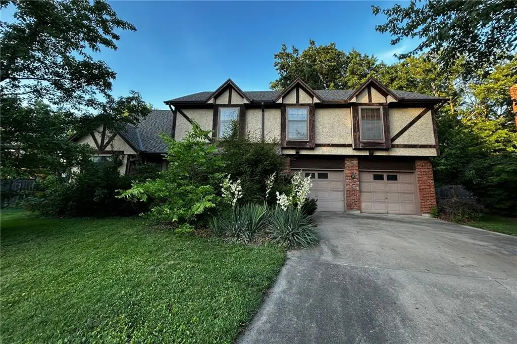11651 Grant Drive, Overland Park, KS 66210 - #1