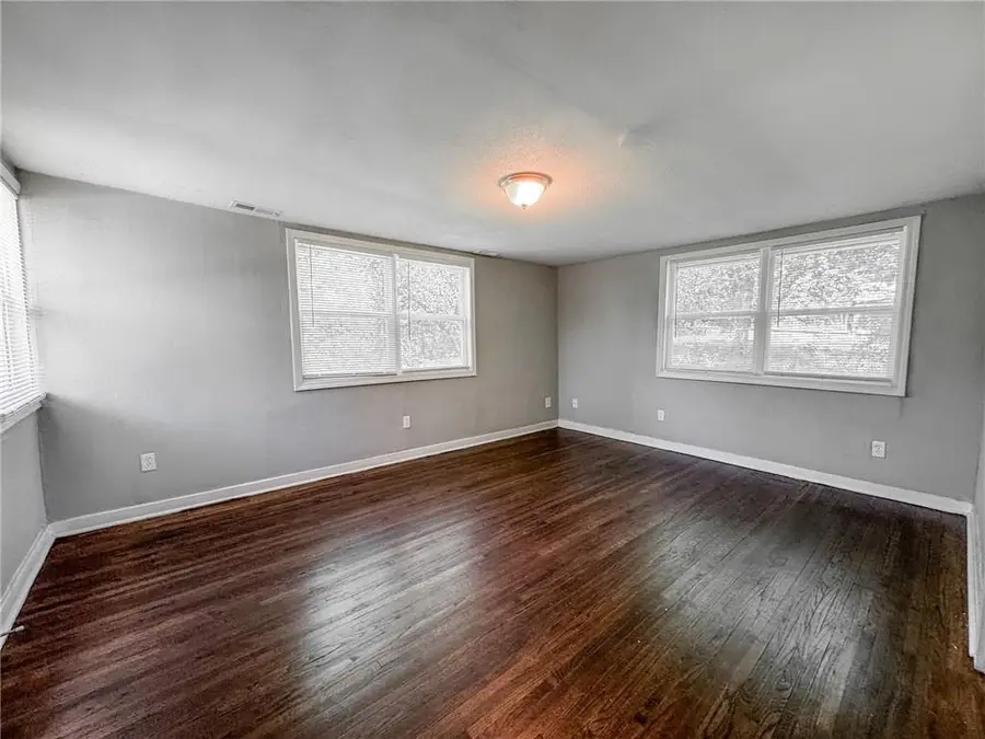 5825 Manchester Drive, Kansas City, MO 64129 - #3