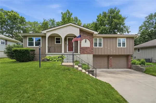 1905 SW Ensley Lane, Lee's Summit, MO 64081