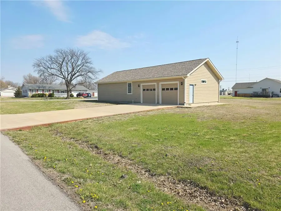 525 Kennedy Street, Burlington, KS 66839 - #3