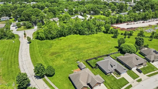 Tuscany Parkway, Peculiar, MO 64078