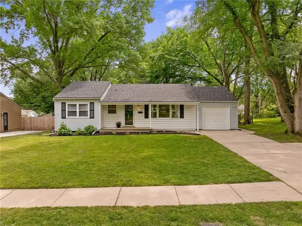 5723 W 70th Street, Overland Park, KS 66204
