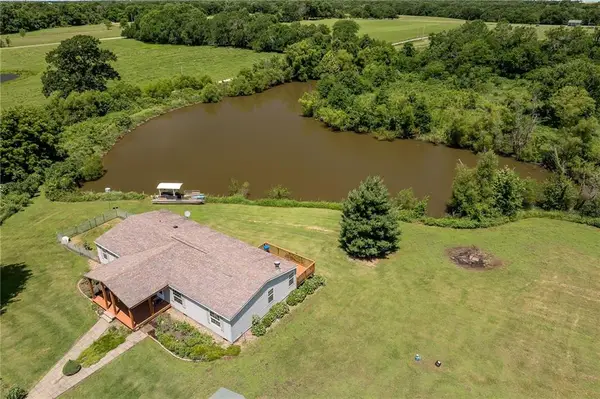 1316 965p Road, Windsor, MO 65360