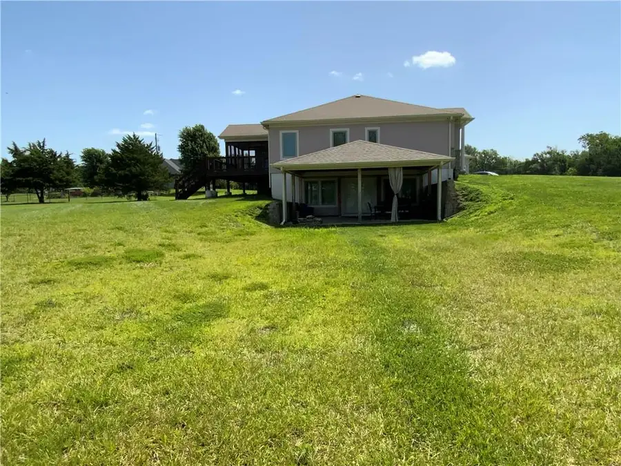 18144 Evans Road, Tonganoxie, KS 66086 - #2