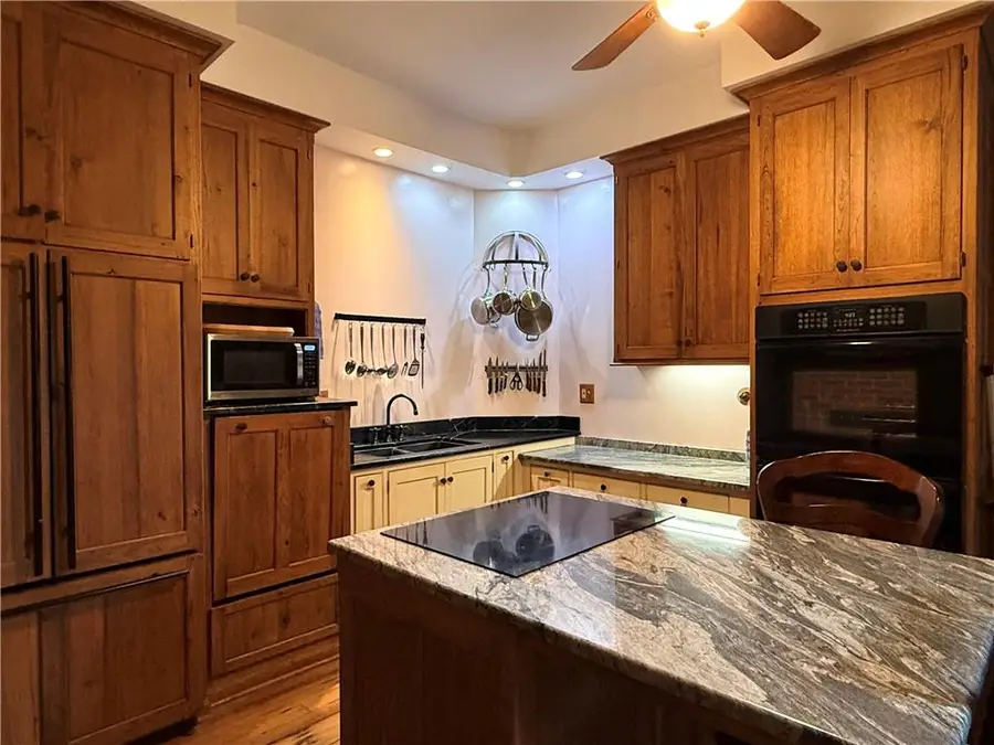 646 Louisiana Street, Lawrence, KS 66044 - #3