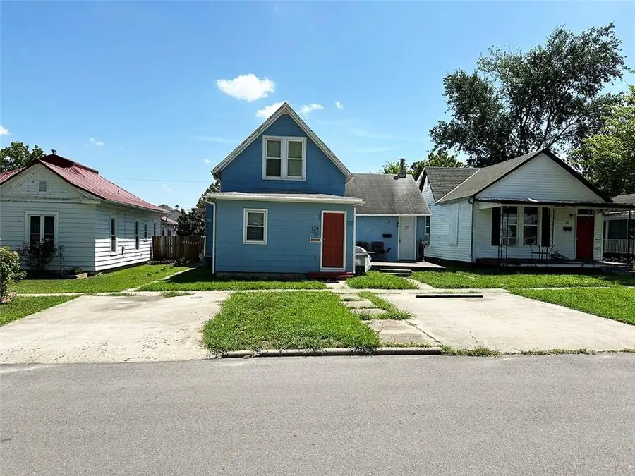 124 W 3rd Avenue, Garnett, KS 66032 - #3