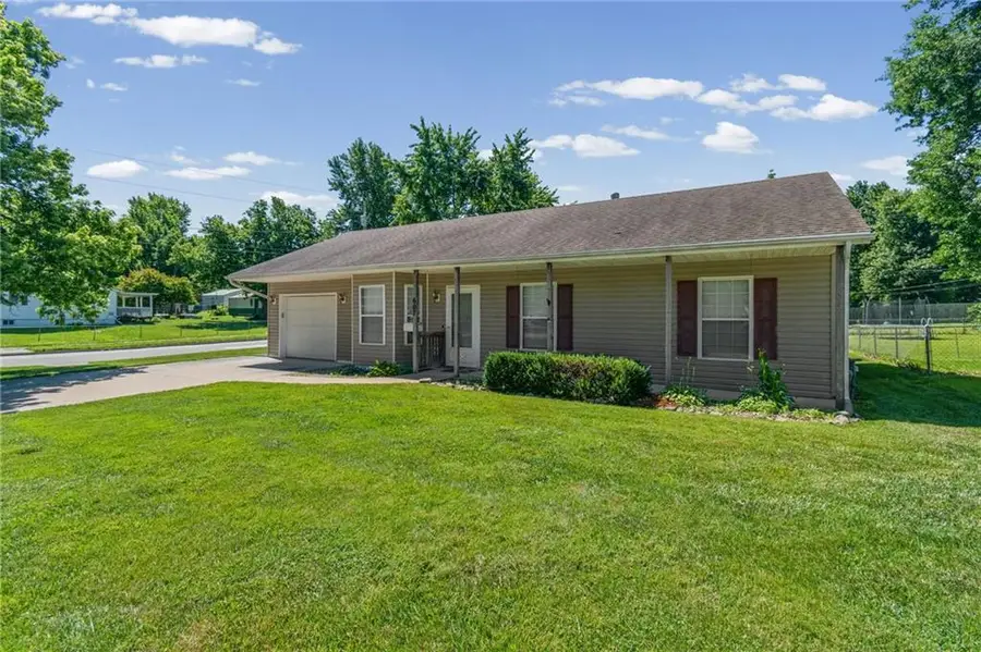 607 W 6th Street, Cameron, MO 64429 - #3