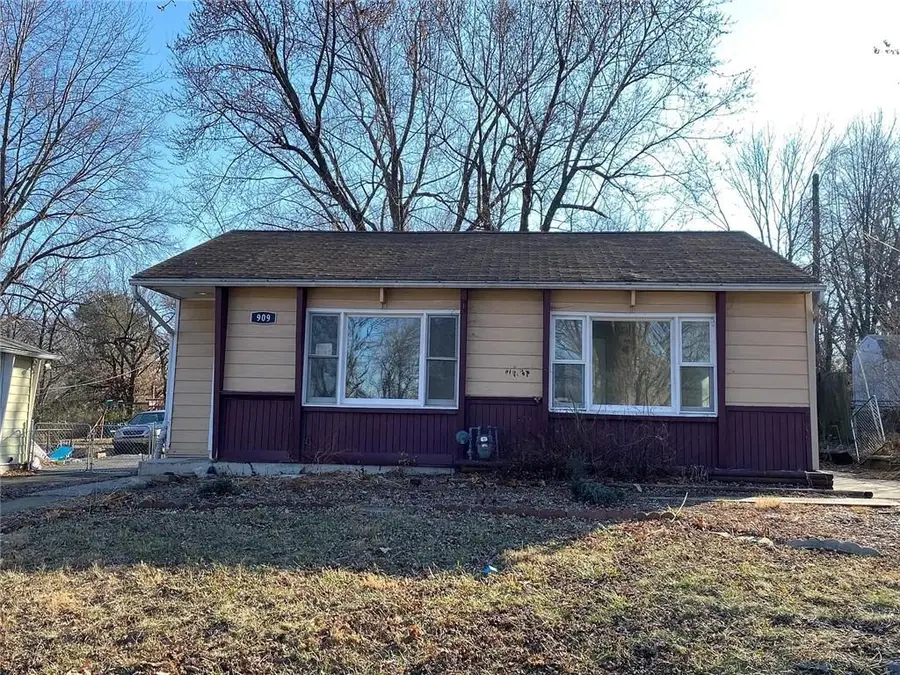 715 NE 44th Street, North Kansas City, MO 64116 - #3