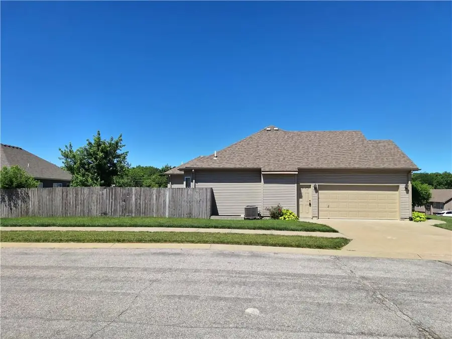 4010 Greywood Lane, Saint Joseph, MO 64505 - #3