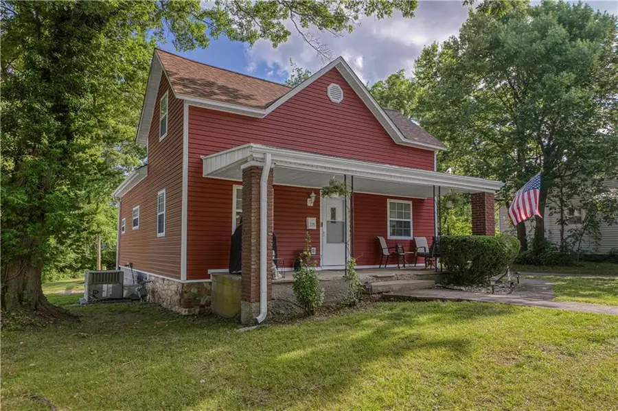 335 E 9th Street, Baxter Springs, KS 66713 - #3