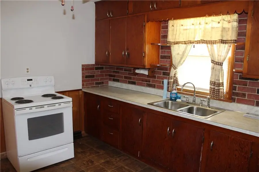 123 E Atkinson Avenue, Pittsburg, KS 66762 - #2