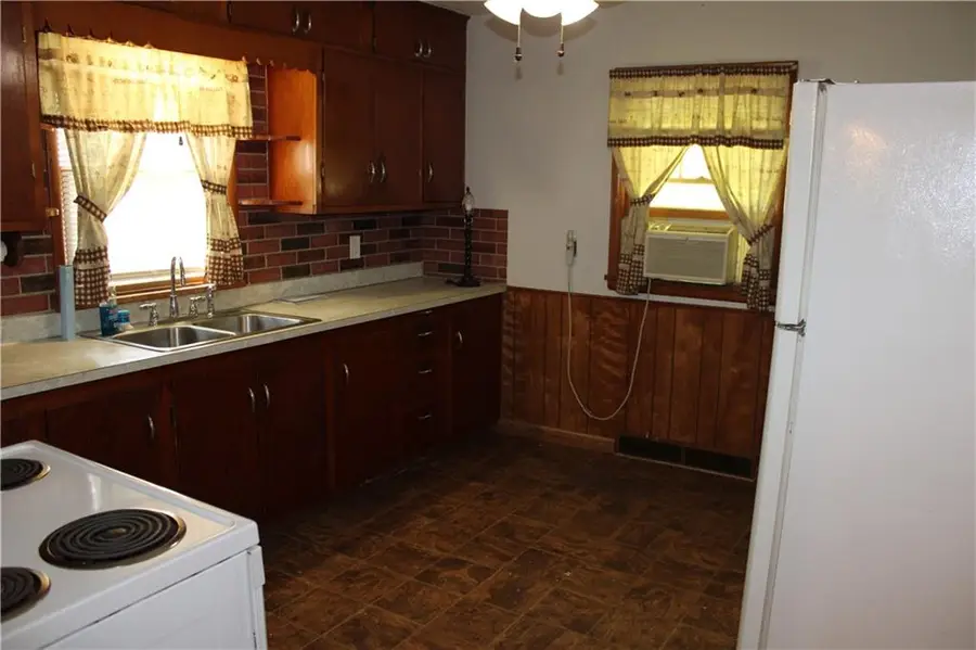 123 E Atkinson Avenue, Pittsburg, KS 66762 - #3