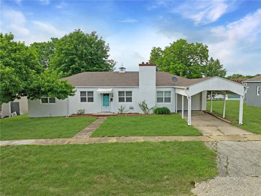 409 W Van Buren Street, Gallatin, MO 64640 - #2