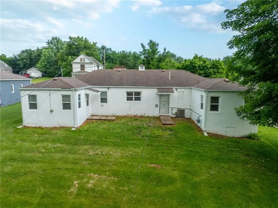 409 W Van Buren Street, Gallatin, MO 64640 - #3