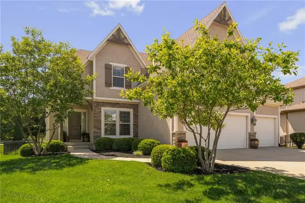 8608 W 165 Place, Overland Park, KS 66085