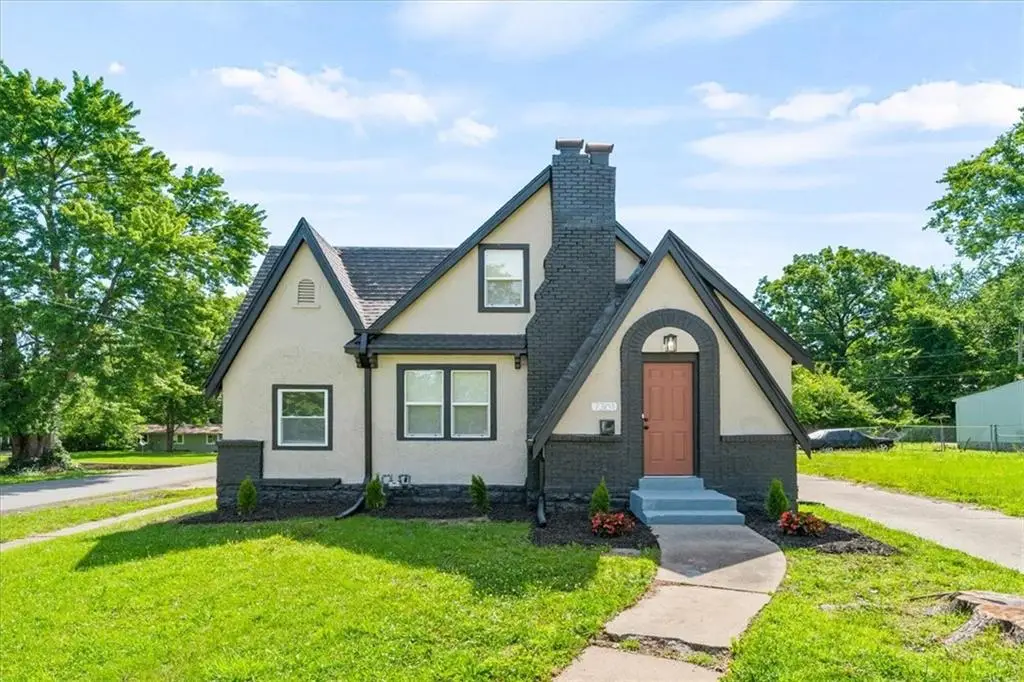 7301 Lydia Avenue, Kansas City, MO 64131 - #1