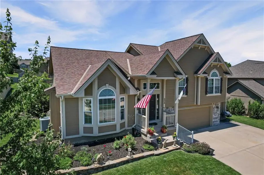 608 Coach Light Circle, Smithville, MO 64089 - #2