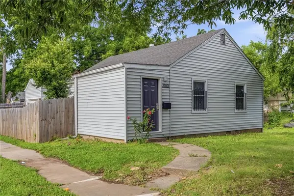 2300 E 55th Street, Kansas City, MO 64130