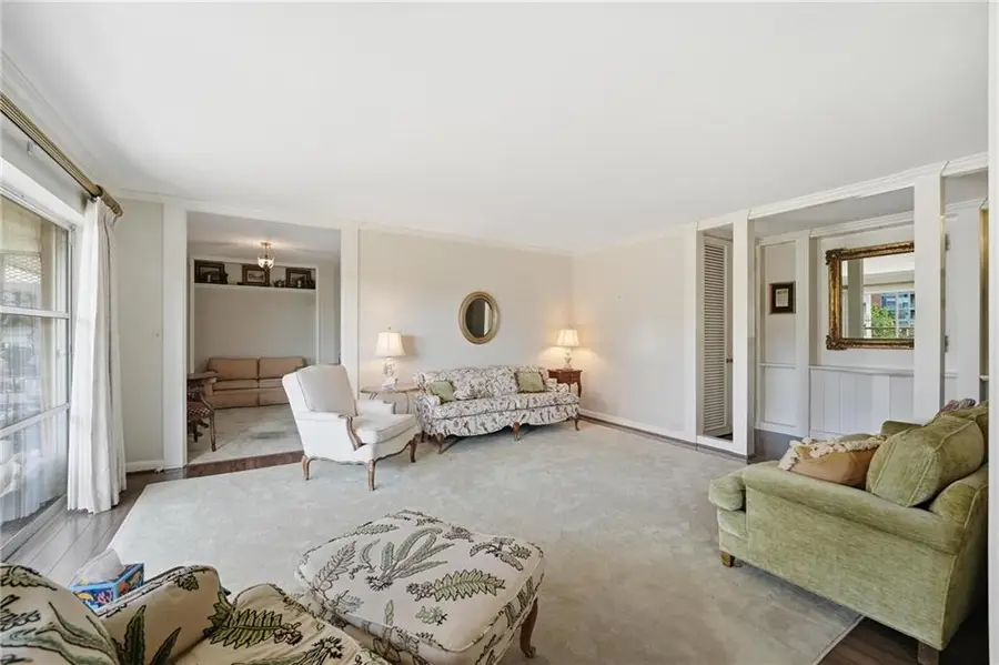 310 W 49th Street, Kansas City, MO 64112 - #2