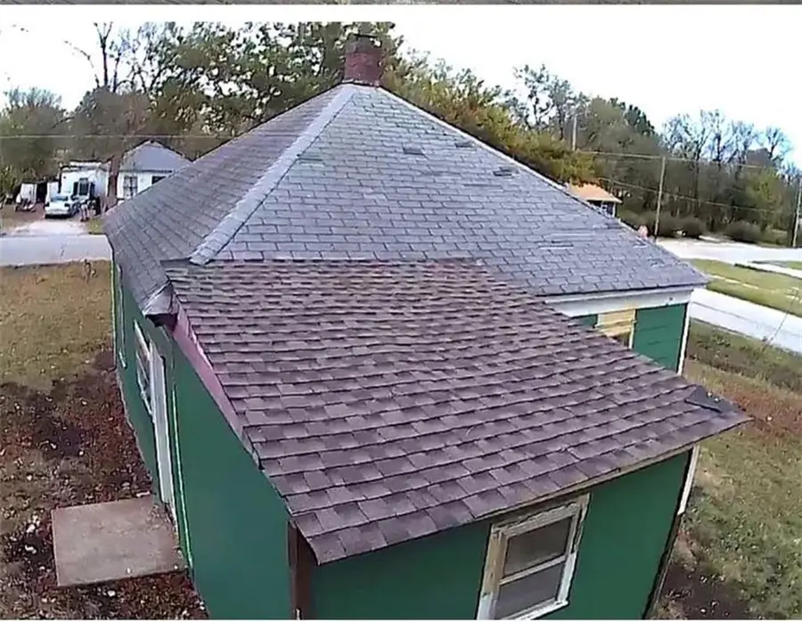 939 S Wyandotte Avenue, Baxter Springs, KS 66713 - #3