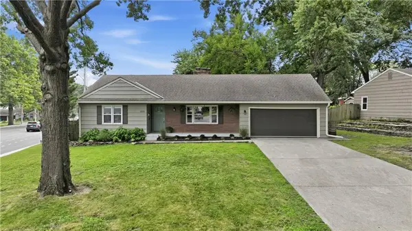 5501 W 70th Terrace, Prairie Village, KS 66208