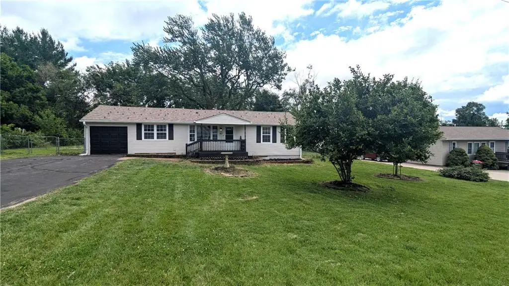 411 N Cogan Lane, Independence, MO 64050 - #1